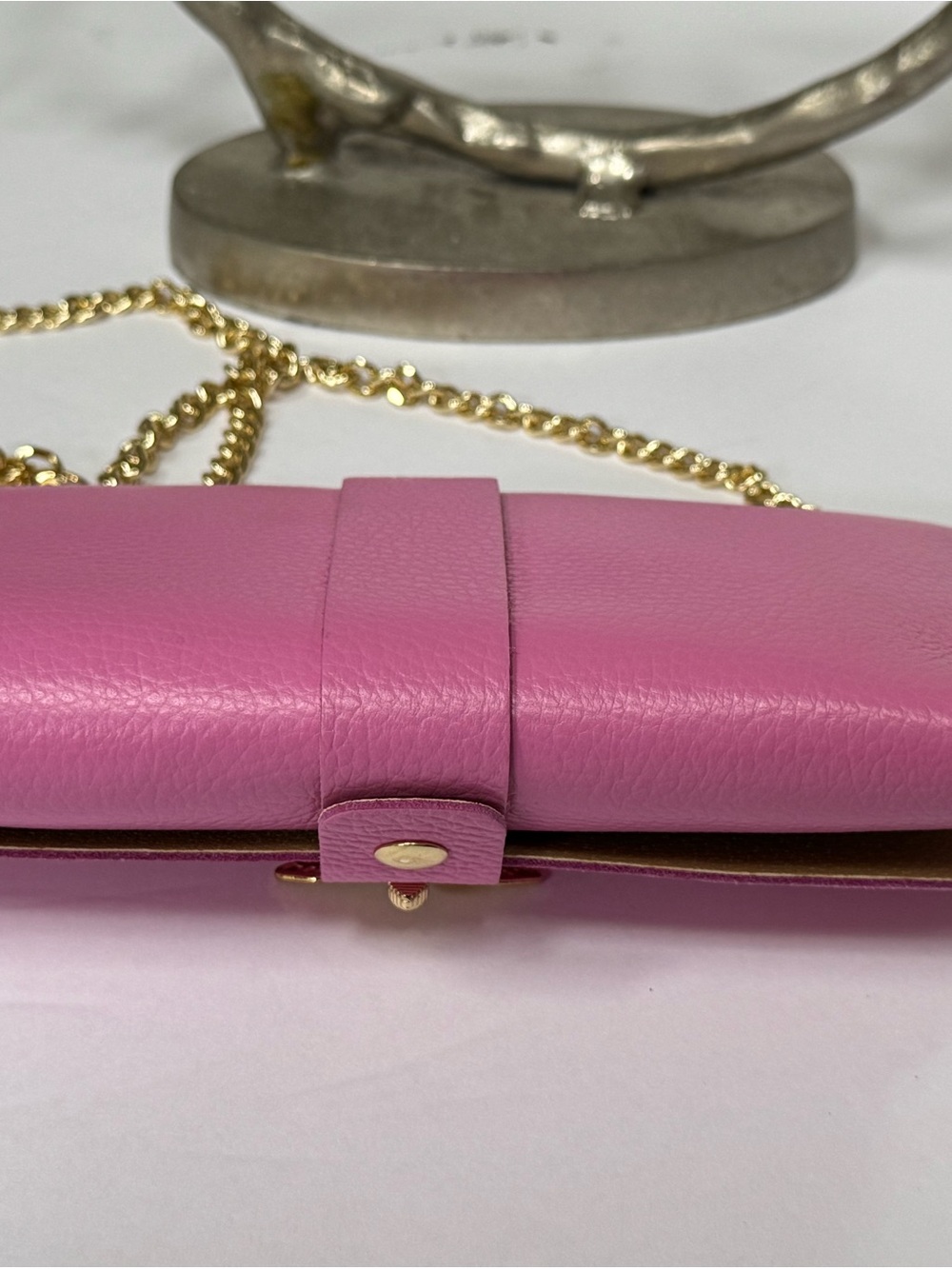 Vera Pelle Italy Pink Leather Crossbody or Clutch with Gold Bee Accent. NWOT - Picture 3 of 6